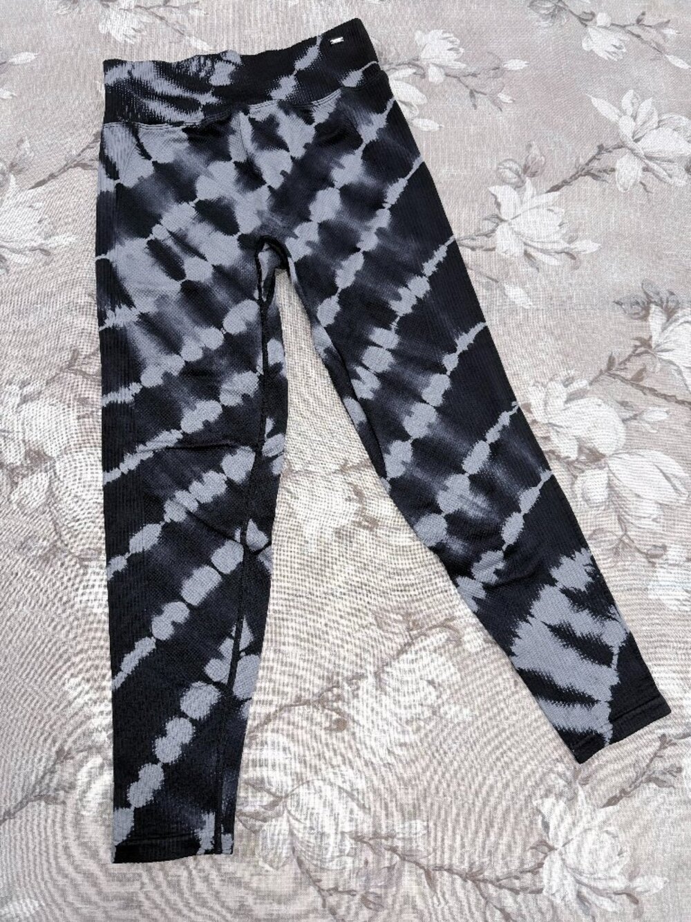 PINK Active Black Gray Tie Dye Ribbed High Rise Leggings Size Medium